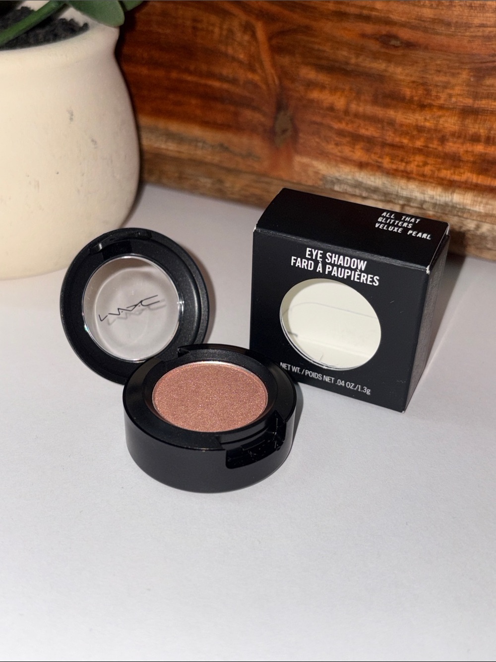 NEW MAC Cosmetics Single Eyeshadow in ALL THAT GLITTERS